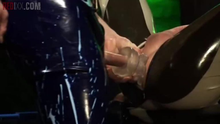 Latex Fuck – Part 1