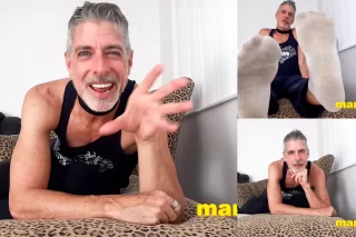Richard Lennox Seduces You with Fetish Foot Play